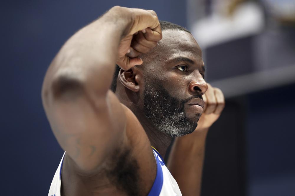 足球是充满 足球是充满